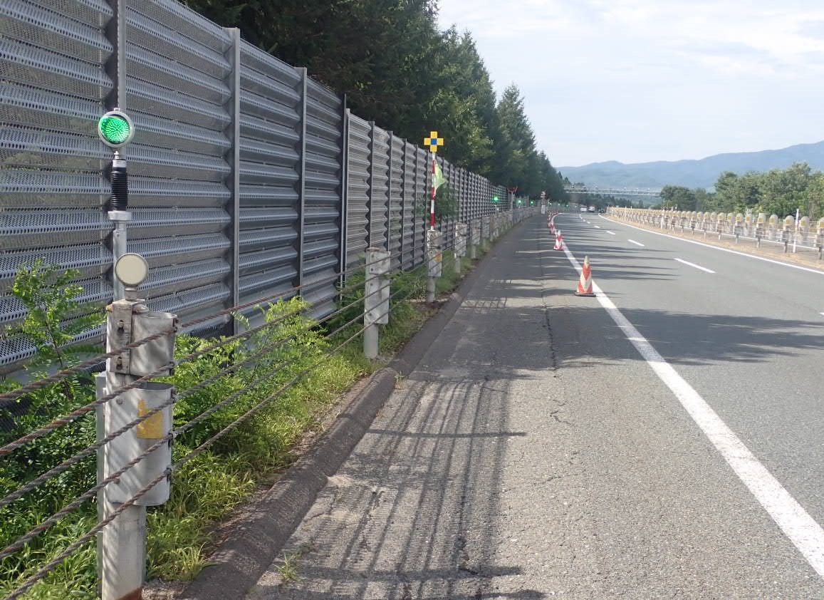 東北自動車道 西根IC~安代JCT間自発光視線誘導設備更新工事